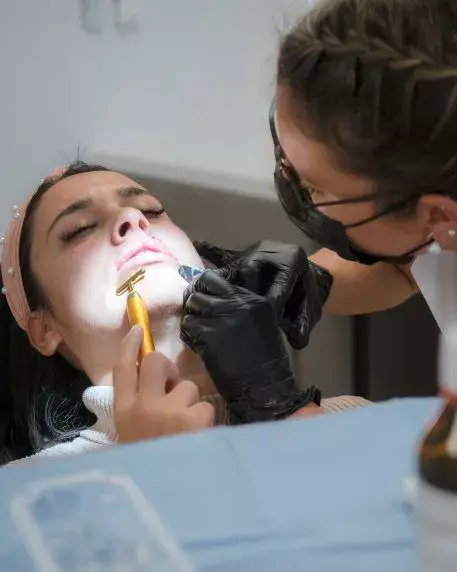 The 'fencing' technique for lip fillers uses a vertical technique to achieve better results